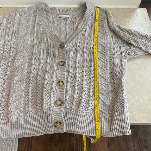 Cupcakes and Cashmere Beige Button Front V Neck Womens Size XL Chunky Cardigan - Picture 11 of 14